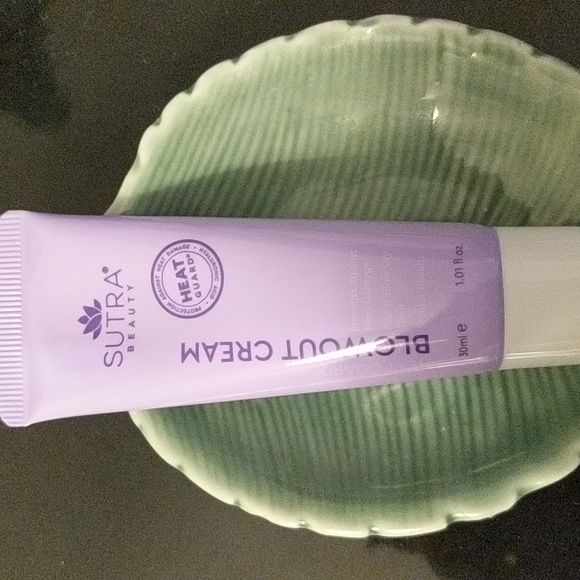 Blowout Cream - Picture 1 of 3